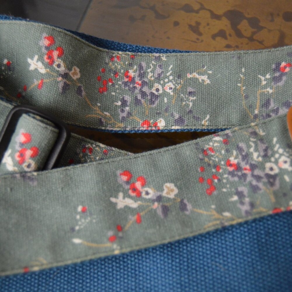 Music First Floral Turquoise Guitar Strap - Picture 2 of 4